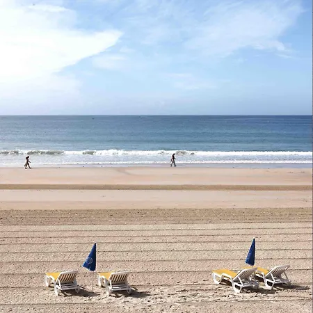 Golden Sands فندق 4*